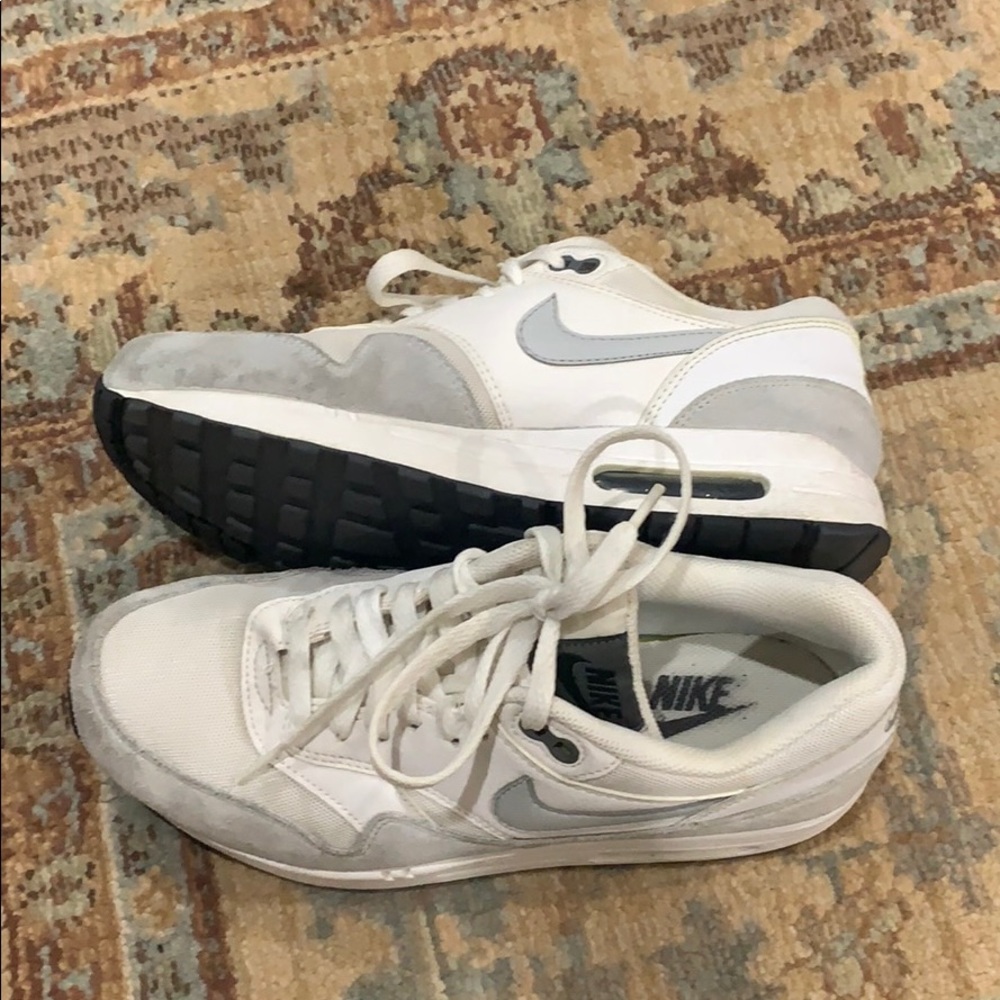 White/light grey classic old school Nike Airs!